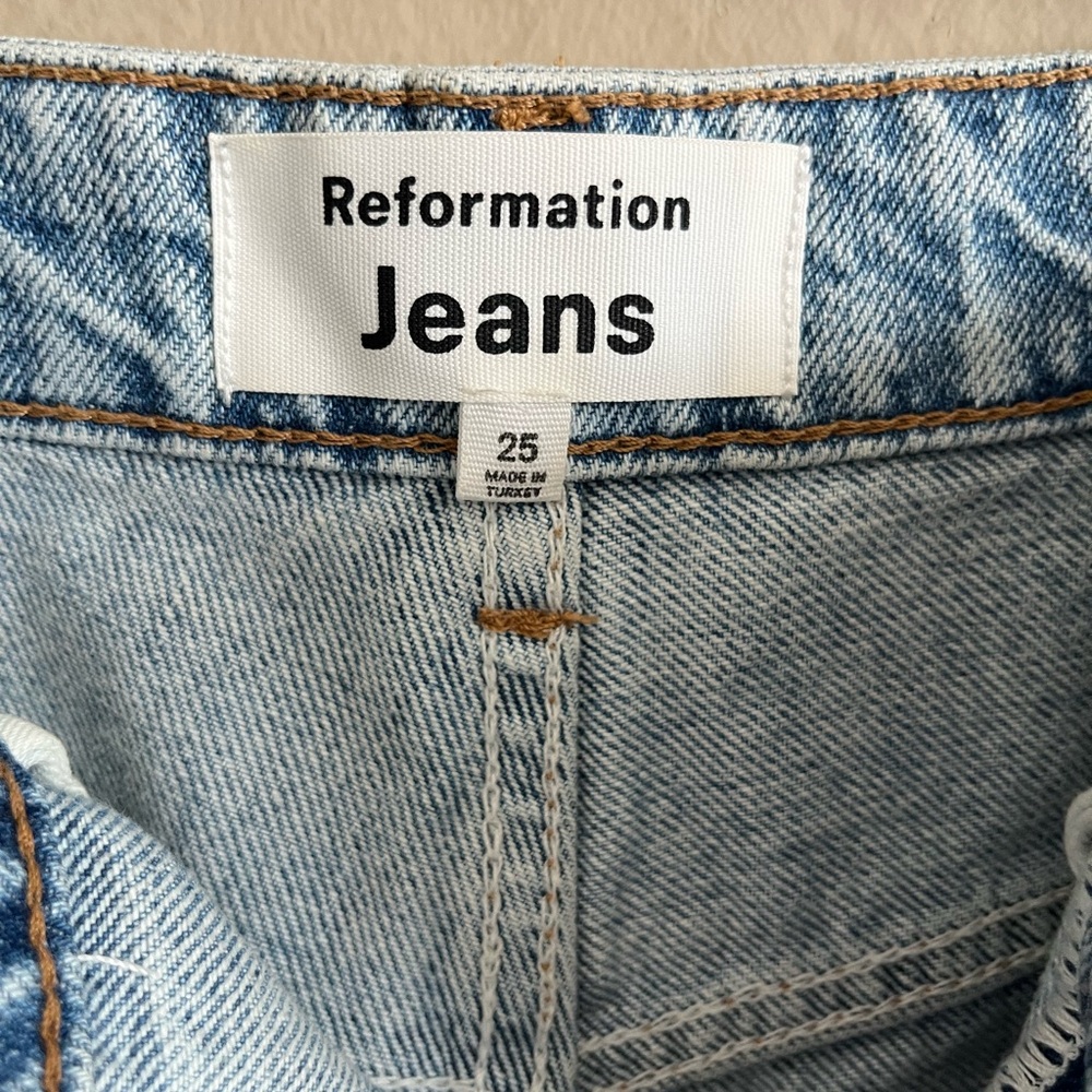 Reformation Raye Mid Rise Relaxed Jean Shorts Size 25 - Picture 4 of 4